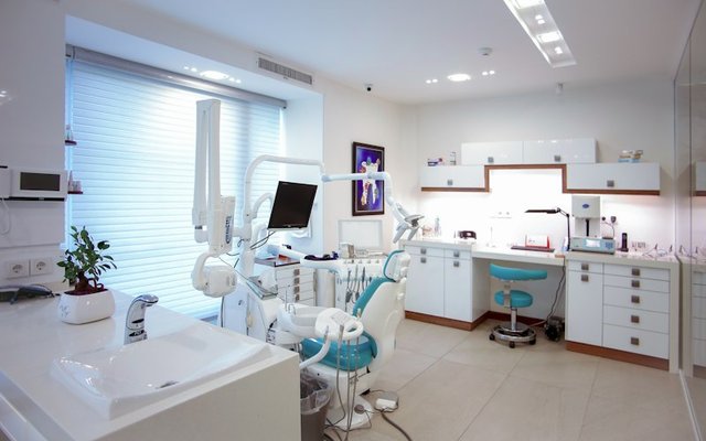 Modern dental practice operatory with HIPAA-compliant IT workstation